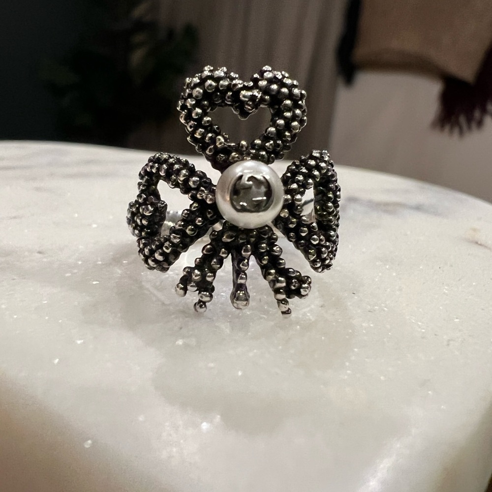 Gucci Silver Lucky Clover Gg Logo Sterling White Pearl Bow Ring